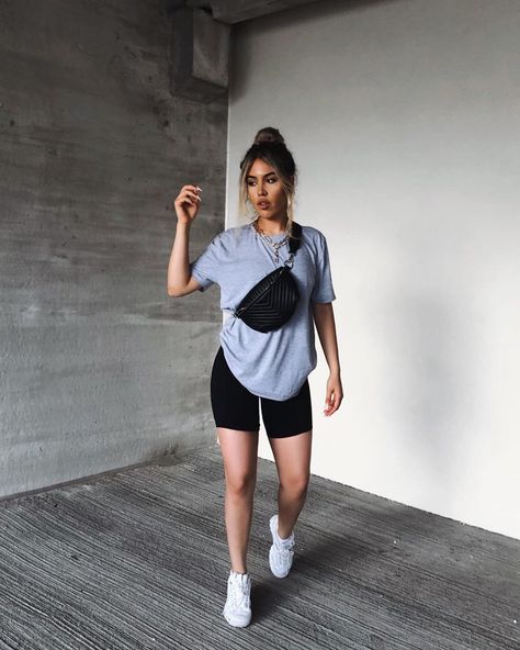 Odette Hanna | Fashion on Instagram: “*steals boyfriend’s tee* the perfect daytime casual look 🖤 @liketoknow.it #liketkit http://liketk.it/2DsvT” Biker Shorts Big Tee Outfit, Bike Shorts And Oversized Tee, Tshirt And Biker Shorts Outfit, Biker Shorts And Oversized Shirt, Short Leggings Outfit, Biker Shorts Outfit Summer Casual, Leggins Outfit, Biker Shorts Outfit Summer, Bike Shorts Outfit