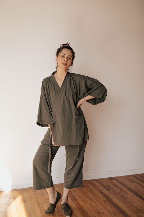 The quality of the fabric is too synthetic makes you sweat as soon as you put it on Kimono Loungewear, Intentional Wardrobe, Two Piece Loungewear, Character Clothing, Perfect Marriage, French Seam, Loungewear Set, Outdoor Wear, Wide Sleeves