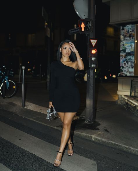 Black Dress Outfit Dinner, Birthday Restaurant Outfit, Night Out With Friends Outfit, Black Dress Outfit Black Women, Black Dinner Outfit, Dinner Date Outfit, Dressy Date Night Outfit, Buisness Attire, Dinner Date Night Outfit