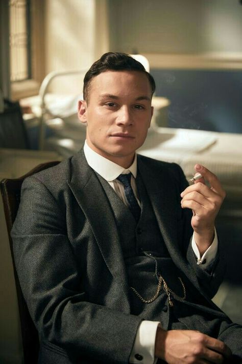 Link Instagram: Michael Peaky Blinders, Peaky Blinders Haircut, Ezreal League Of Legends, Michael Gray, Best Period Dramas, Finn Cole, Peaky Blinders Characters, Peaky Blinders Wallpaper, Cillian Murphy Peaky Blinders