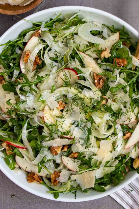 Fennel Apple Salad Fall Fennel Salad, Arugula Fennel Salad, Lasagna Side Salad, Raw Fennel Salad, Recipe With Fennel, Nice Salad Recipes, Leek Salad Recipes, Impressive Salads, Leaf Salad Recipes