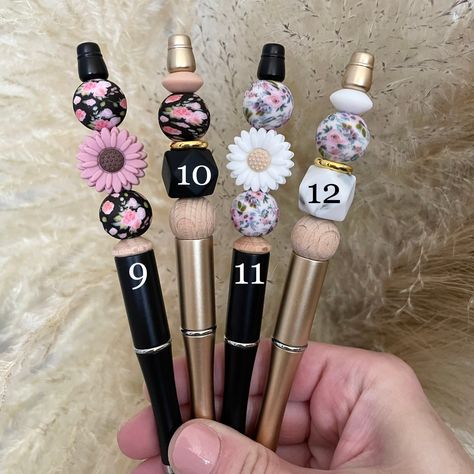 Pen Storage Ideas Organizers, Crafts With Silicone Beads, Beadable Pen Ideas, Beaded Pens Diy, Silicone Bead Pens, Focal Pens, Retirement Nurse, Coworker Birthday, Bead Pens