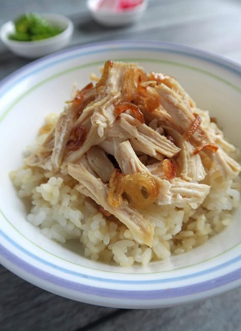 Taiwanese chicken rice originated from Chiayi, a city in the southern part of Taiwan.  Traditionally Taiwanese Chicken, Turkey Rice, Chicken Rice Recipes, Taiwan Food, Leftover Rotisserie Chicken, Taiwanese Food, Braised Chicken, Braised Pork, Cook Chicken Breast