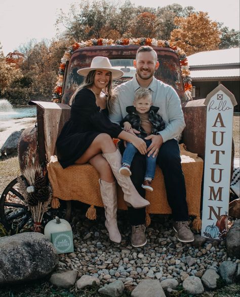 Cowboy Boot Family Pictures, Western Christmas Photoshoot Family, Cowboy Boots Family Photos, Pumpkin Patch Family Outfits, Thanksgiving Outfits Family, Family Fall Pictures Outfits, Western Family Pictures, Family Pictures Fall, Western Family Photos