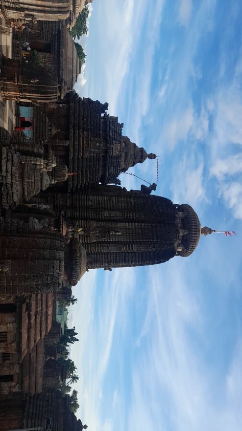 Lingaraj mandir odisha Odisha Aesthetic, Odisha Photography, Lord Jagannath, Snap Ideas, Tourist Places, Guy Pictures, Selfie Poses, Scenery Wallpaper, Most Beautiful Places