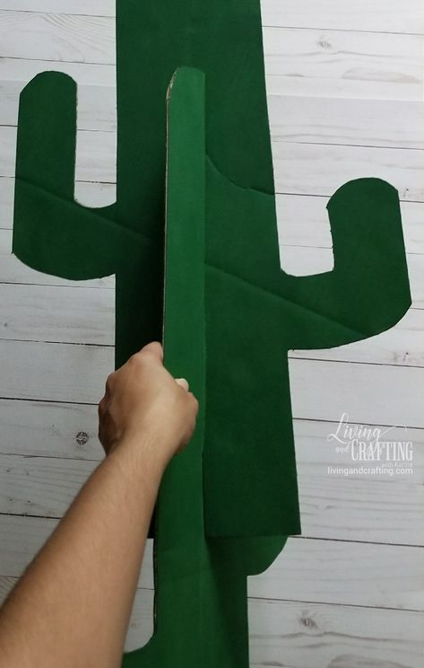 Cactus Paper Mache, Cactus Decor Diy, Giant Cactus Diy, How To Make Cactus, Diy Cardboard Cactus, Western Arts And Crafts, Cactus Diy Decor, How To Make A Cactus, Desert Decorating Ideas