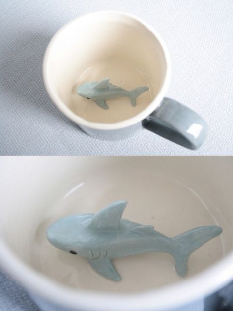 Shark Mug, Diy Pottery Painting, Shark Gifts, Tanah Liat, Keramik Design, Cute Shark, Pottery Crafts, Diy Pottery, Ceramics Pottery Art