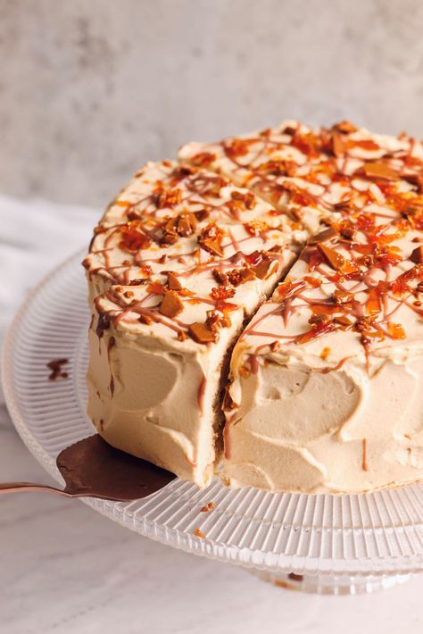 Caramel Cloud Cake - BAKE WITH ZOHA Toffee Caramel Cake, Caramel Cloud Cake, Cloud Cake Ideas, Homemade Caramel Cake, Caramel Chocolate Ganache, Ice Cream And Cake, Caramel Whipped Cream, Carmel Cake, Cheesecake Caramel