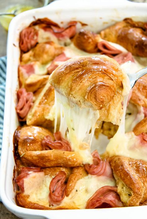 This Ham and Cheese Croissant Breakfast Bake Recipe is SO flavourful and delicious. Easy to make and ready in about 1 hour, 30 minutes. Perfect for holiday brunch and special occasions. Croissant Breakfast Bake, Delicious Breakfast Casserole, Ham And Cheese Croissant, Cheese Croissant, Baked Breakfast Recipes, Croissant Breakfast, Fresh Fruit Salad, Pretty Life, Holiday Brunch