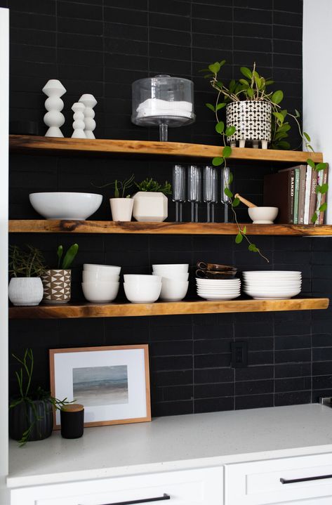 Black Tiles Kitchen, Japandi Style Kitchen, Kitchen Japandi, Japandi Kitchen Design, Backsplash Kitchen White Cabinets, Black Subway Tiles, Black Backsplash, Kitchen Decorating Ideas, Brick Backsplash