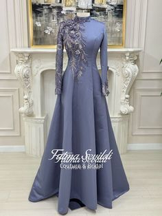 beautiful christimis dressess that make ure day memorable Engagement Dress Muslim, Hijab Bridal Dress, Wedding Dress Islamic, Evening Dress Modest, Islamic Wedding Dress, Muslim Prom Dress, Long Lace Veil, Modest Prom Dresses, Dress Islamic