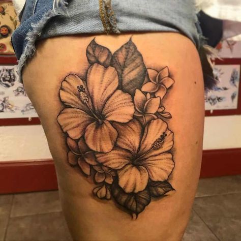 Unique Hibiscus Tattoo, Polynesian Flower Tattoos Women, Hawaiian Thigh Tattoo Women, Hawaiian Flower Tattoos For Women, Hawian Flower Tattoos Women, Hibiscus Tattoo Shoulder, Polynesian Flower Tattoo, Friends Tatoos, Tattoos Hibiscus