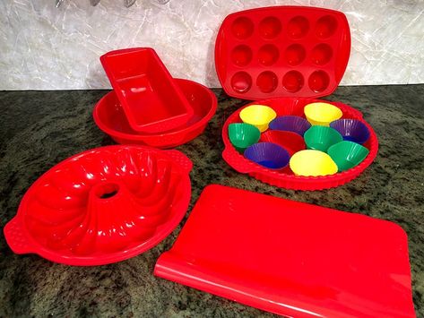 Baking Nook, Silicone Molds Recipes, Baking Tips And Tricks, Different Desserts, Large Silicone Molds, Silicone Baking Pans, Silicone Muffin Pan, Cupcake Mold, Silicone Bakeware