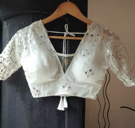 Blouse Designs Net, Trending Blouse Design, Net Blouse Designs, Blouse Design Latest, Back Open Blouse, White Blouse Designs, Blouse Boat Neck, Long Blouse Designs, Boat Neck Blouse Design