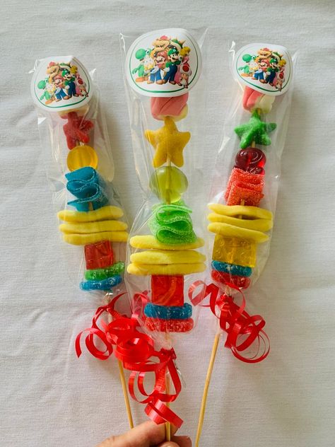 Super Mario Turtles Candy Kabobs - Etsy Super Mario Candy Kabobs, Mario Candy Kabobs, Mario Candy Bags, Super Mario Candy Bags, Mario Bros Treats, Super Mario Goodie Bags, Mario Party Treats, Mario Party Favor Ideas, Super Mario Snacks