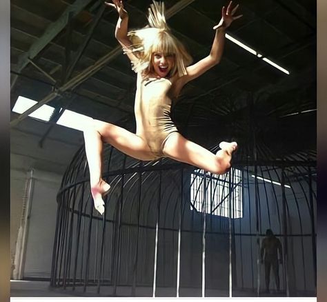 Maddie Ziegler Sia, Maddie Ziegler Dancing, Sia And Maddie, Maddie Z, Dance Moms Cast, Elastic Heart, Dance Mums, Mackenzie Ziegler, Maddie Ziegler