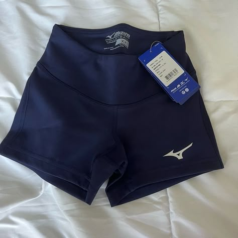 Gym Brands Women, Sport Outfits Women, Volleyball Fits, Mizuno Volleyball Shoes, Navy Clothes, Cute Volleyball Outfits, Volleyball Short, Mizuno Volleyball, Volleyball Clothes