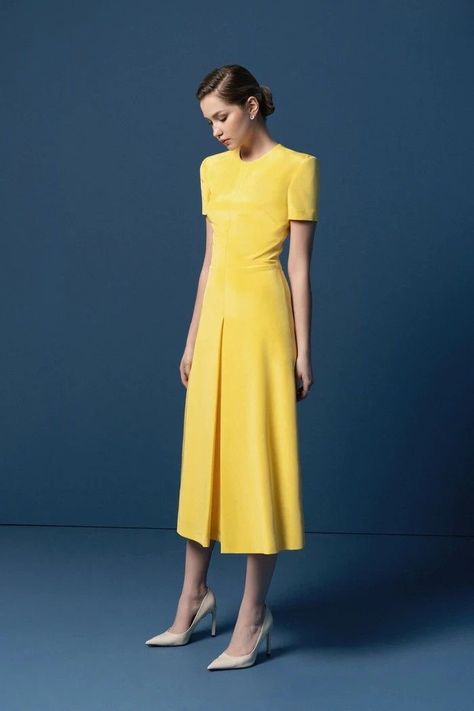 Work Clothes Inspiration, Crepe Midi Dress, Mean Blvd, Yellow Midi Dress, Crepe Dress, Silk Crepe, Crepe Fabric, Stunning Dresses, Sophisticated Style