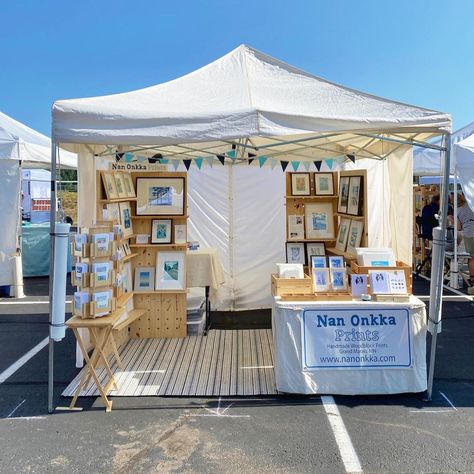 Makers Market Display Ideas, Market Stall Layout, Silobration Booth, Art Fair Set Up, Tent Booth Display Ideas, Market Stand Design, Simple Booth Design, Small Business Festival Booth, Outdoor Craft Fair Booth Tent