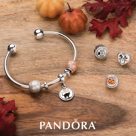 Pandora Halloween Bracelet, Pandora Open Bangle, Pandora Princess, Pandora Shop, Pandora Jewelry Box, Halloween Charm Bracelet, Moon Accessories, Pandora Inspiration, Xo Jewelry