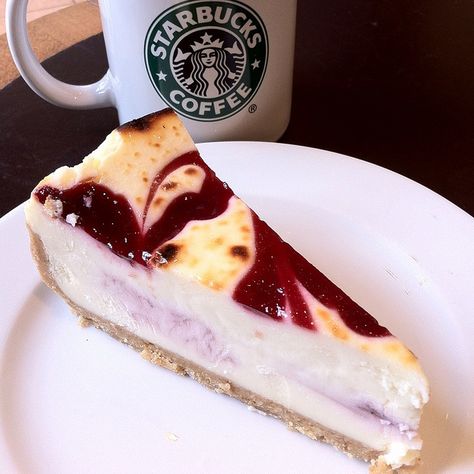 Raspberry White Cheesecake @ Starbucks - perfect - OMG.... REALLY MY FAVOURITE... Cheesecake Starbucks, Starbucks Hidden Menu, White Cheesecake, Caramel Cheesecake Recipes, Peace Of Cake, Sweets Photo, Starbucks Caramel, Frappuccino Recipe, Secret Menu Items