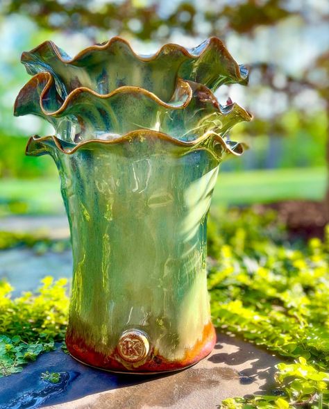 Kelly Bridges (@kellyabridgespottery) • Instagram photos and videos Handmade Garden Art, Glazing Ideas, Glaze Combinations, Amaco Glazes, Sculpture Art Clay, Ceramics Ideas, Hand Built Pottery, Pottery Glazes, Pottery Sculpture