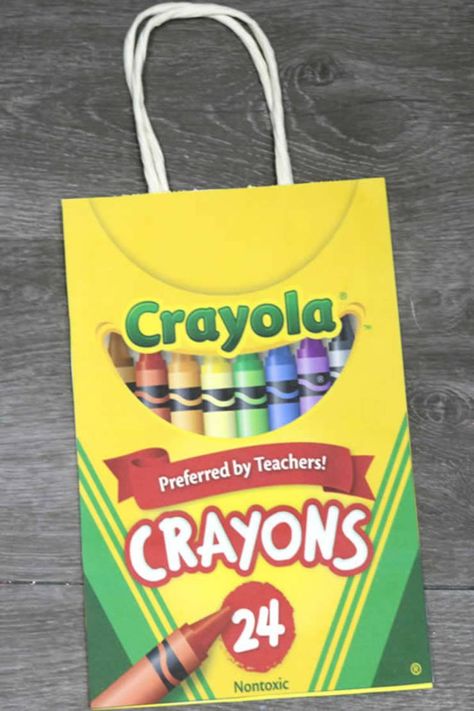 Dollar Store Party Favors! BEST Kids DIY Party Favors - Easy - Awesome and Fun Crayola Favor Bags - Birthday Party Ideas - Dollar Store Hacks Crayola Birthday Party, Crayon Themed Classroom, Crayon Birthday Parties, Diy Kids Birthday Party, Favor Bags Birthday, Birthday Party Goodie Bags, Teacher Party, Cheap Party Favors, Easy Party Favor