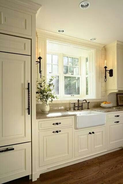 Cream colored cabinetry and oil-rubbed bronze hardware ~ pretty combination Cream Farmhouse, Tudor Kitchen, Kabinet Dapur, Farmhouse Kitchen Cabinets, Rustic Farmhouse Kitchen, Kitchen Cabinets Makeover, Kitchen Farmhouse, 아파트 인테리어, Pool Design