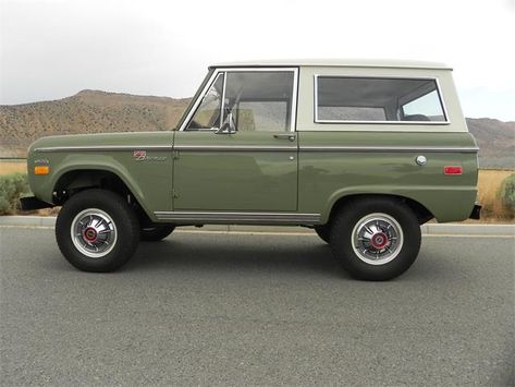 1971 Ford Bronco, Old Ford Bronco Vintage, Green Ford Bronco, Sparks Nevada, Vintage Ford Bronco, Bronco Ford, Ford Bronco For Sale, Custom Lifted Trucks, Hippie Car