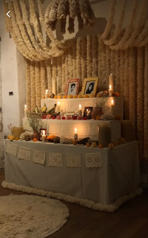 Ofrenda Alter Ideas, Home Ofrenda Ideas, Dia De Muertos Party Ideas, Simple Ofrenda Ideas, Small Ofrenda Ideas, Diy Ofrenda, Diy Ofrenda Alter, Mexican Altar, Dia De Los Muertos Party Ideas