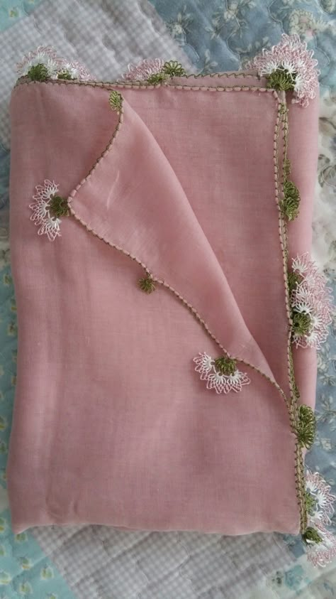 Duppta Border Design, Pink Dress Embroidery, Crochet Dupatta Border, Dupatta Border Design, Dupatta Tassels Designs, Designer Dupatta Ideas, Dupatta Embroidery Design, Crochet Dupatta, Duppattas Designs Ideas