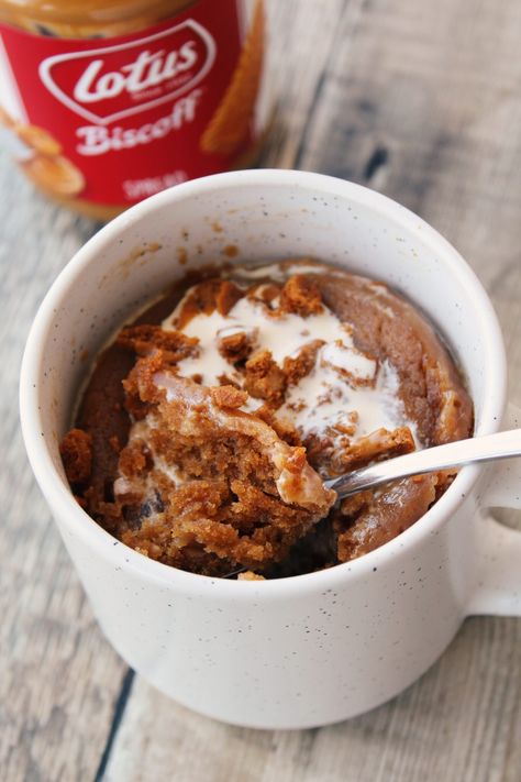 Biscoff Mug Cake | Gina Burgess Healthy Autumn Desserts, Dessert Ideas Gluten Free, Autumn Dessert Ideas, Biscoff Mug Cake, Autumn Dessert Recipes, Quick Comfort Food, Desserts Fancy, Vegan Autumn, Healthy Fall Desserts