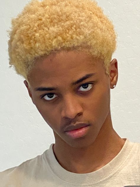 Light Brown Hair Men, Afro Hair Dye, Dark Skin Blonde Hair, Hair Color For Brown Skin, Afro Hairstyles Men, Caramel Skin, Men Blonde Hair, Dyed Hair Men, Brown Hair Men