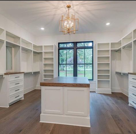 Master Closet Design, House Closet, Dressing Room Closet, Dream Closet Design, Walk In Closet Design, Closet Design Layout, Luxury Closets Design, Closet Renovation, Closet Layout