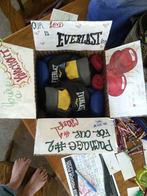 Boxing care package Boxing Gifts For Boyfriend, Gifts For Boxing Boyfriend, Boxing Promposal Ideas, Boxing Boyfriend, Promposal Ideas For Him, Boxing Ideas, Boyfriend Care Package, Deployment Ideas, Romantic Gifts For Boyfriend