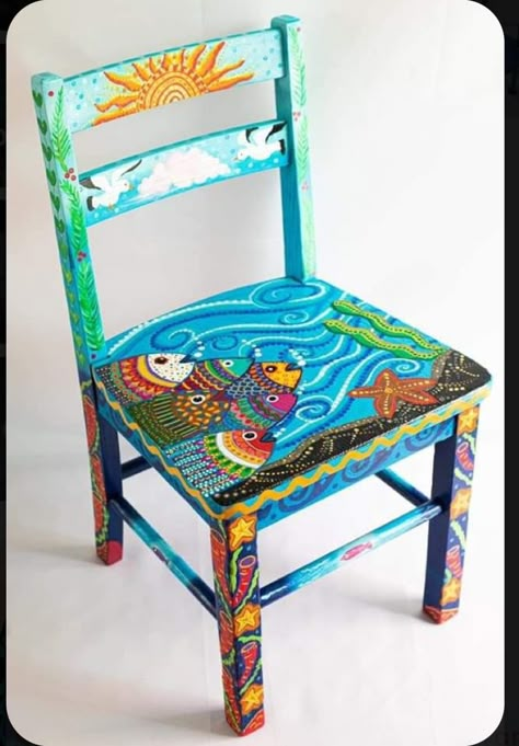 Painted Wooden Chairs Diy Fun, Funky Painted Chairs, Painted Chairs Ideas, Painting Old Chairs, Painted Chairs Diy, Painted Kids Chairs, Painted Wooden Chairs, Painted Wood Chairs, Practical Home Decor