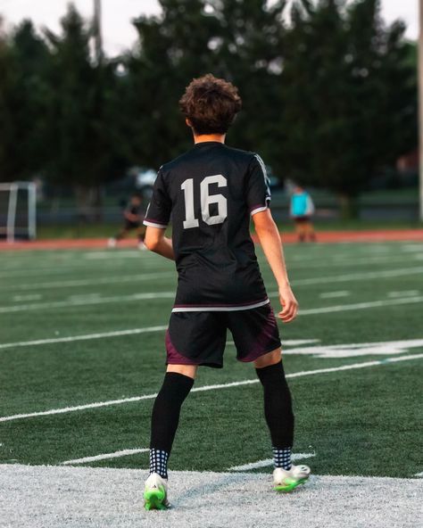 Mount vernon VS Edison High School ⚽️ . . . #soccer #football #sportsphotography #photographer #photography Individual Soccer Pictures, Soccer Photography Ideas, High School Soccer Boys, Soccer Action Photography, Street Soccer Photography, Edison High School, High School Plays, High School Soccer, Mount Vernon