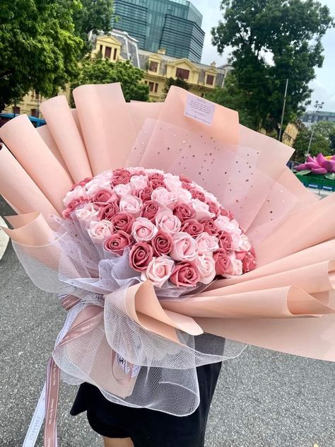 Giant Rose Bouquet, Giant Bouquet, Diy Rose Bouquet, Ribbon Rose Bouquets, Roses Bouquet Gift, Big Bouquet, Ribbon Flowers Bouquet, Ribbon Flowers Diy, Flower Boquet