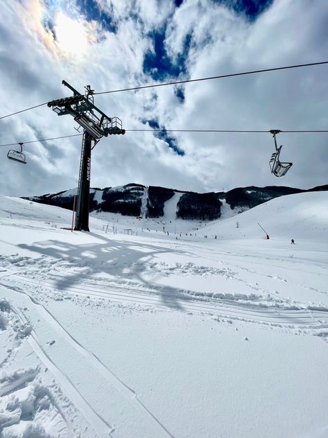 Pista da sci di Campo Felice #travel #sci #neve #italy #abruzzo #sport #montagna Italy Abruzzo, Travel Snow, Ski Culture, Tis The Season, Skiing, Track, Holidays, Italy, Travel