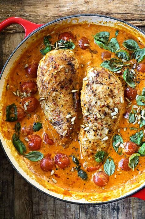 Chicken And Red Pesto Recipes, Chicken And Red Sauce, Red Pesto Chicken, What To Make With Chicken, Red Pesto Pasta, Tomato Pesto Chicken, Chicken Parmesan Soup, Thermomix Recipes Dinner, Pesto Sauce Recipe