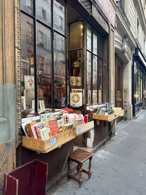 Parisian aesthetic, bookstores, antiques Parisian Bookstore, Parisian Library, French Bookstore, Lone Soul, Paris Bookstore, Europe Life, Downtown Aesthetic, Parisian Architecture, Bookstore Cafe