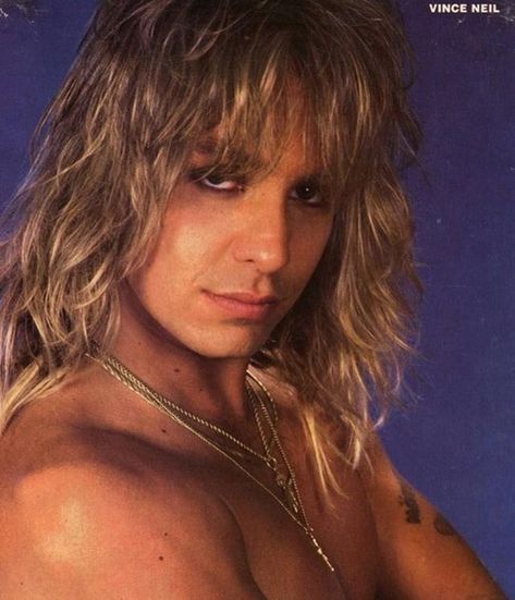 ᴠɪɴᴄᴇs ᴘɪɴᴋ ᴛɪɢʜᴛs <3 on Instagram: “I can’t sleep so imma drool over this picture alright 😁👍 seriously tho he has no right 😭🥵🥵 - - - - - - -#vinceneil #vinceneilband #exposed…” 80s Rock Hair, Musical Hair, Hair Metal Bands, 80s Hair Bands, Vince Neil, Motley Crüe, 80s Bands, Live Wire, Nikki Sixx