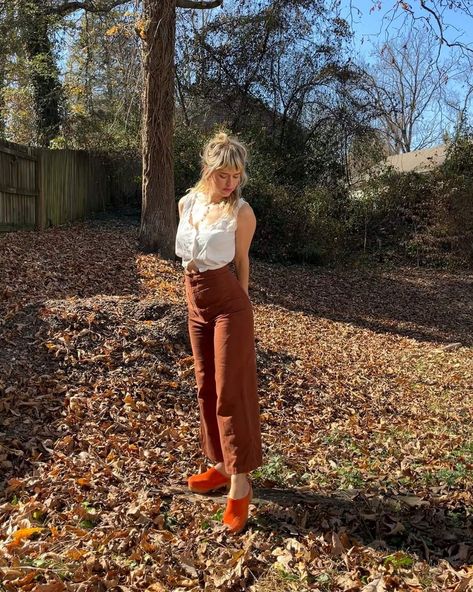 Orange Clogs Outfit, Retro Brown Clogs For Spring, Wooden Clogs Outfit, Orange Leather Closed Toe Clogs, Brown Retro Summer Clogs, Orange Closed Toe Leather Clogs, Clogs Outfits, Platform Clogs Shoes, Clogs Outfit