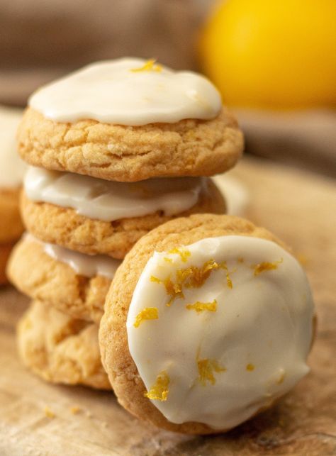 The Easiest Tangiest Vegan Lemon Cookies Ever Vegan Lemon Cookies, Lemon Meringue Cookies, Vegan Crumble, Vegan Lemon Curd, Lemon Drop Cookies, Drop Cookie Recipes, Tahini Cookies, Lemon Cookies Recipes, Gf Baking