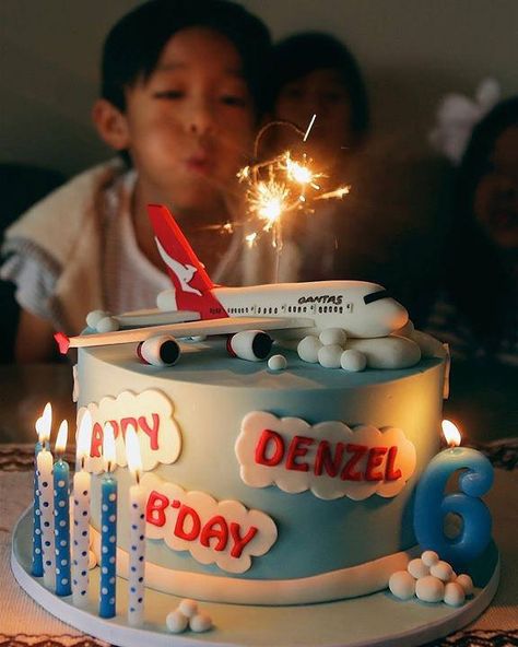 Aeroplane Cake, Mr Bean Birthday, Planes Birthday Cake, Airplane Party Theme, Airplane Birthday Party Decorations, Third Birthday Boys, Airplane Birthday Cakes, Planes Birthday Party, Cake For Boyfriend