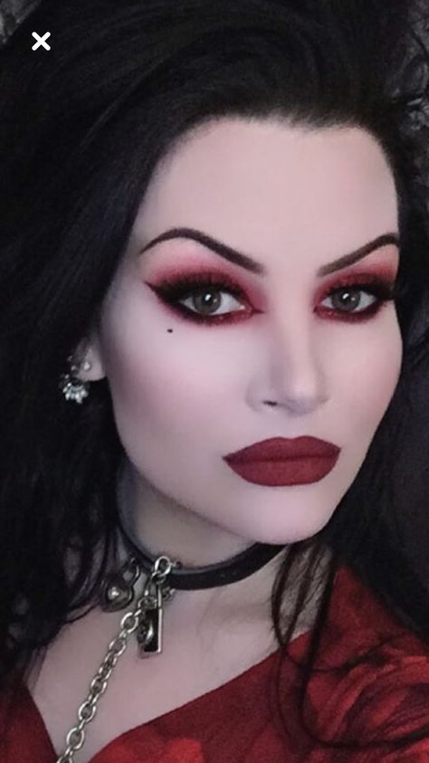 eyebrows ..all day long, her expressions will look great with these animated little beauties :) Fete Emo, Vampire Makeup Halloween, Halloweenský Makeup, Vampire Makeup, Witch Makeup, Halloween Makeup Inspiration, Red Makeup, Style Gothic, Makijaż Smokey Eye