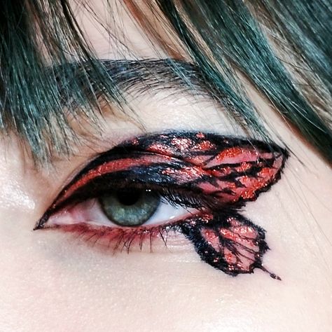 #makeup #red #teal #butterflies #eyelook #fairievibes #fairy #blue #aesthetic pls tell me im not the only one who thinks red and teal are the best color combo?😍 Red Butterfly Eye Makeup, Red Butterfly Makeup, Red Fairy Aesthetic, Red Smokey Eye, Butterfly Makeup, Butterfly Eyes, Fairy Aesthetic, Fairy Makeup, Red Butterfly