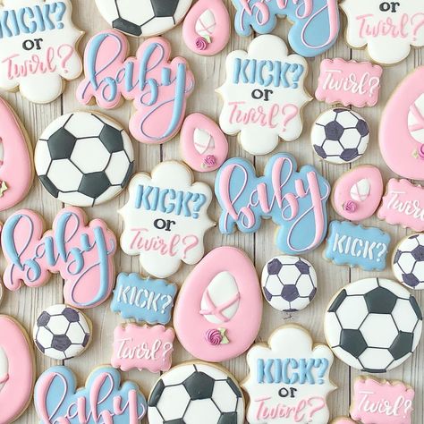 Soccer Gender Reveal, Baby Shower Gender Reveal Cake, Gender Reveal Theme, Cute Gender Reveal, Cute Gender, Gender Reveal Cookies, Baby Shower Sweets, Theme Cookies, Bow Gender Reveal