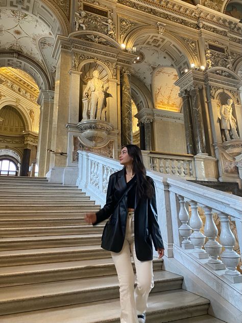 Vienna Austria Instagram, Vienna Photo Spots, Vienna Art History Museum, Vienna Photoshoot Ideas, Natural History Museum Vienna, Vienna Bookstore, Vienna City Aesthetic, Vienna Instagram Pictures, Vienna With Friends