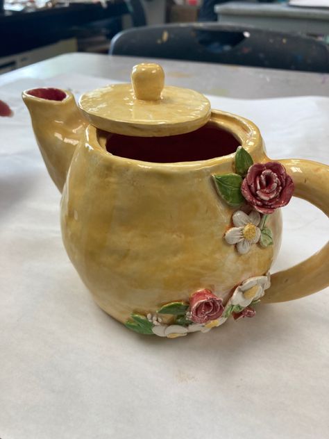 Teapot Clay, Clay Arts, Diy Pottery Painting, Beginner Pottery, Ceramic Texture, Pottery Teapots, Clay Teapots, Oil Pastel Art, Ceramic Ideas